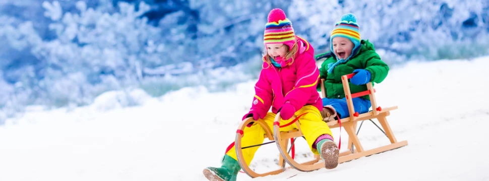 Kinderspaß im Winter, © iStock.com/FamVeld