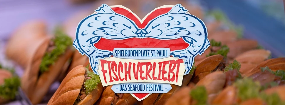 Zwei gezeichnete Fische, die sich küssen, mit Fischbrötchen im Hintergund