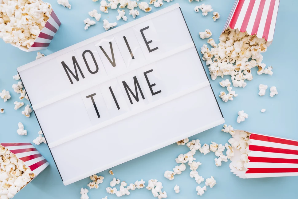 popcornbox-mit-einem-kinozeichen