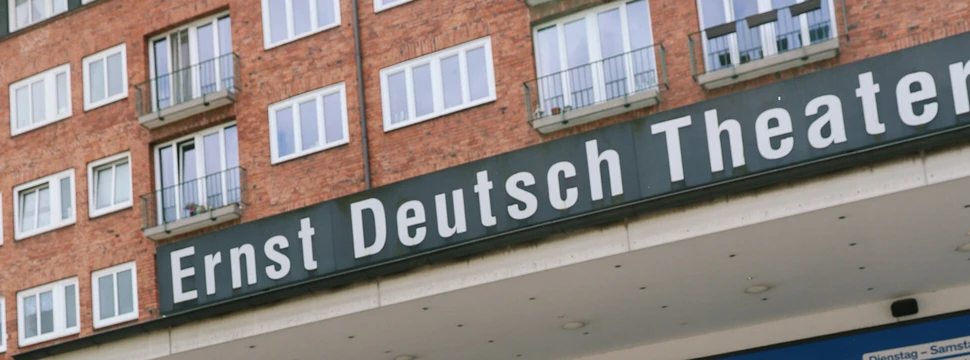 Schriftüberzug am Ernst Deutsch Theater
