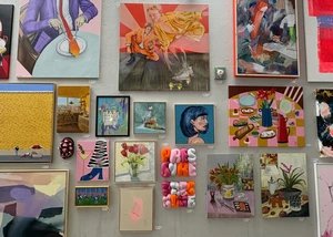 Kunstwerke an der Wand