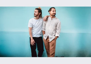 LA-2aschwarzers-quer