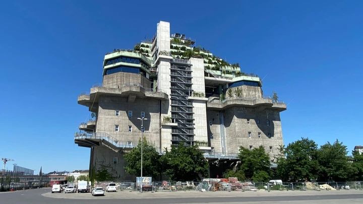Galerie-Bild 2: Grüner Bunker am Abend