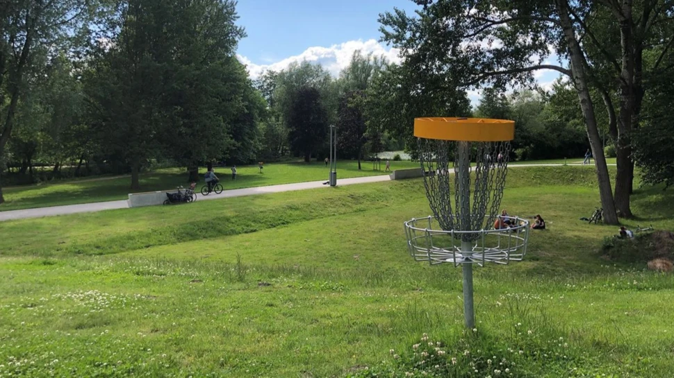 Disc-Golf im Wilhelmsburger Inselpark Disc-Golf im Wilhelmsburger Inselpark, © hamburg-magazin.de