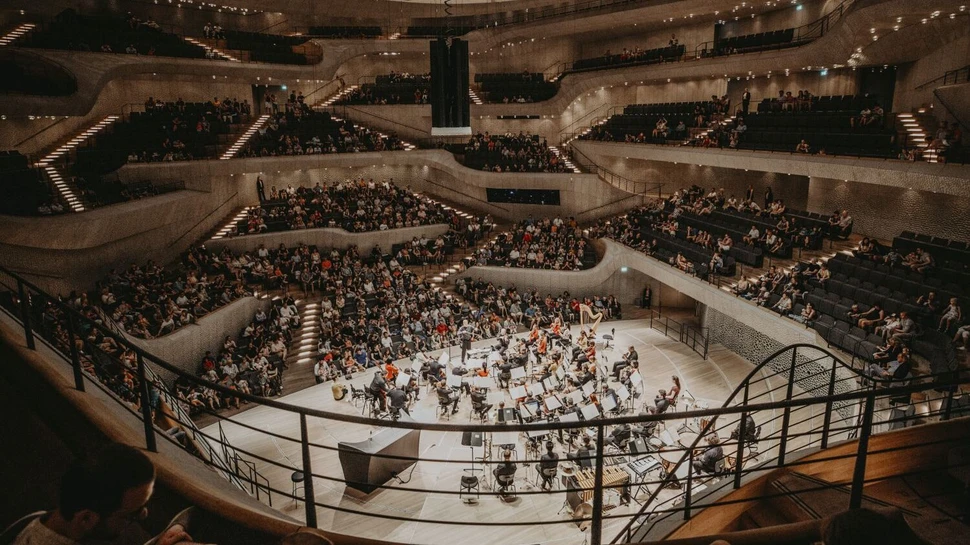 Der Große Saal der Elbphilharmonie während eines Konzerts.