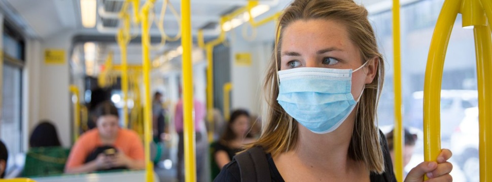 Medizinische Maske im Bus, © iStock