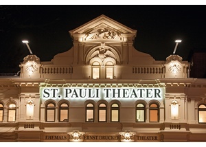 St. Pauli Theater am Abend