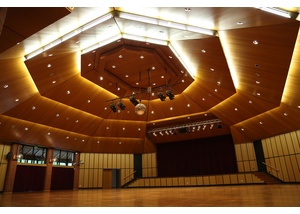 Der Saal bietet viel Platz für Konzerte.