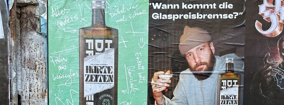 Plakatkampagne Pfefferminzlikör "Held der Freizeit" mit der "Harte Zeiten"-Edition, © 27Spirits